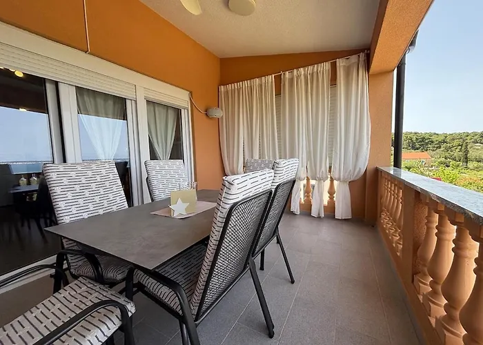 Sea View Artmare Apartment *